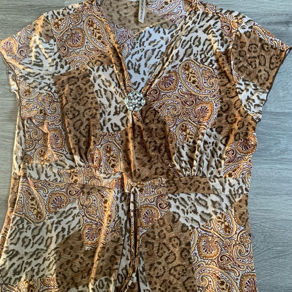 Beautiful Multi Patterned Top !! - Picture 7 of 7